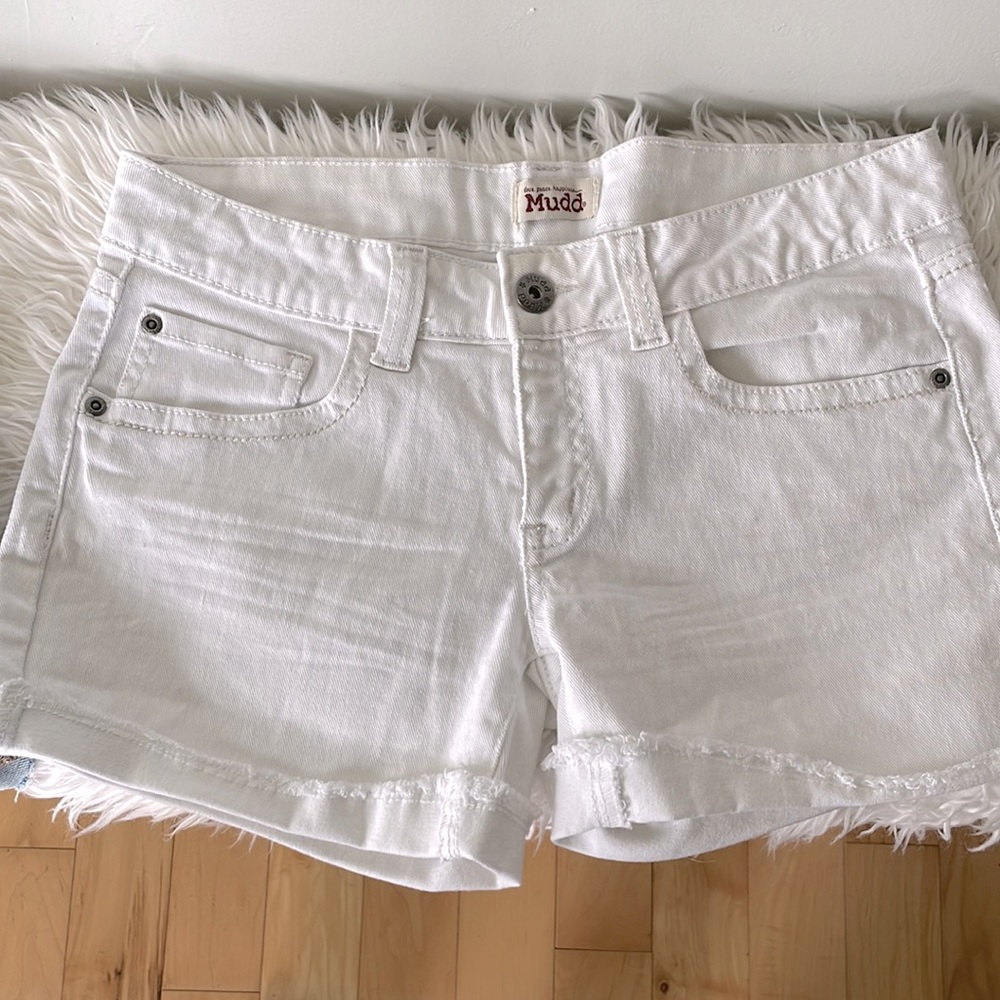 Vintage Y2K Mudd White Denim Low Rise Jean Shorts 4” inseam Sz 9
